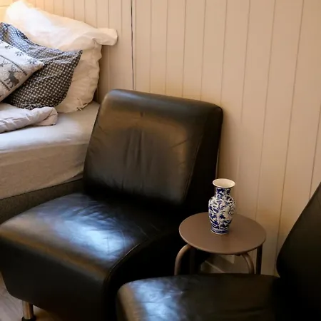 Cozy With Free Parking