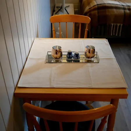 Cozy With Free Parking Διαμέρισμα